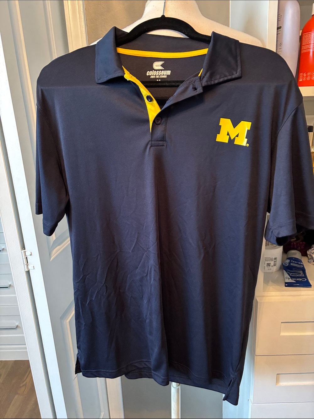 Michigan Colosseum Men’s Navy Polo with Yellow M Logo NWOT Medium